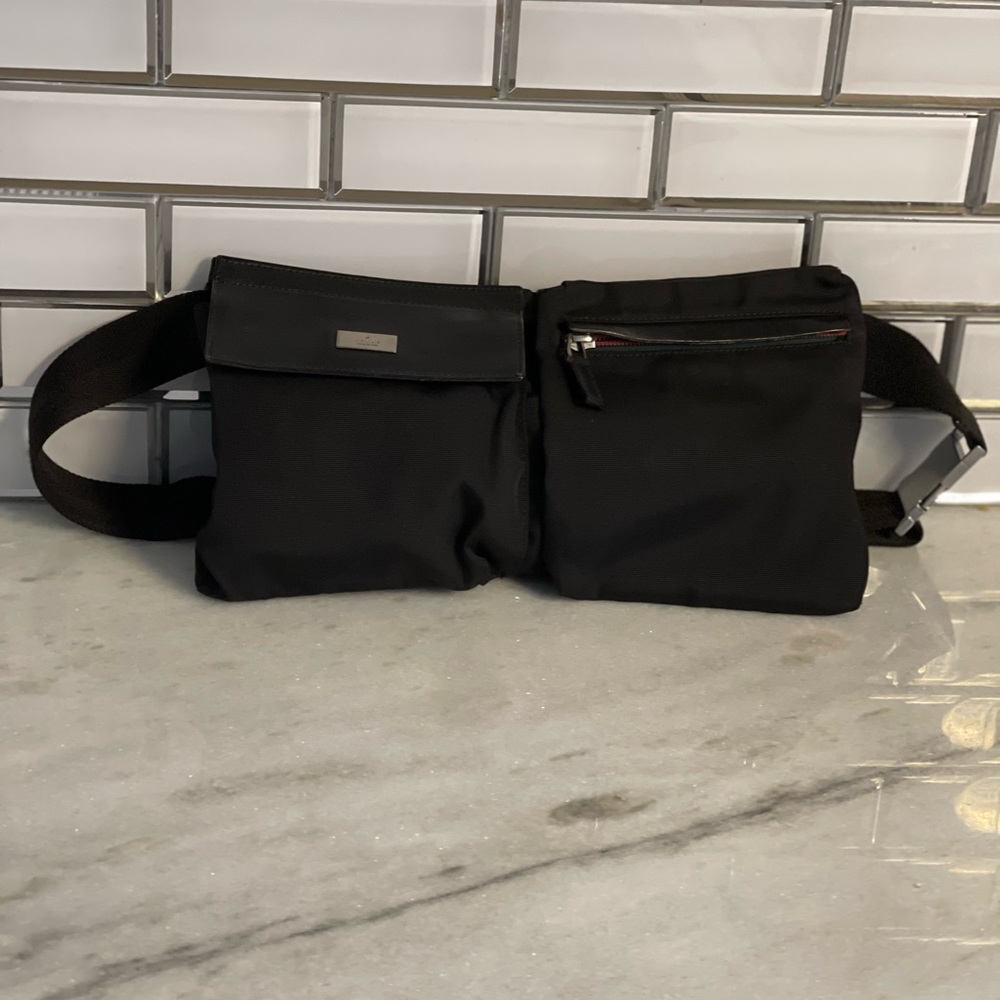 🛍 Authentic 🛍 GUCCI Black Bum Bag Fanny Pack Purse Sherry GG